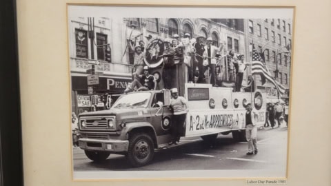 Black and white photo of a parade float for the Joint Industry Board, 1981.